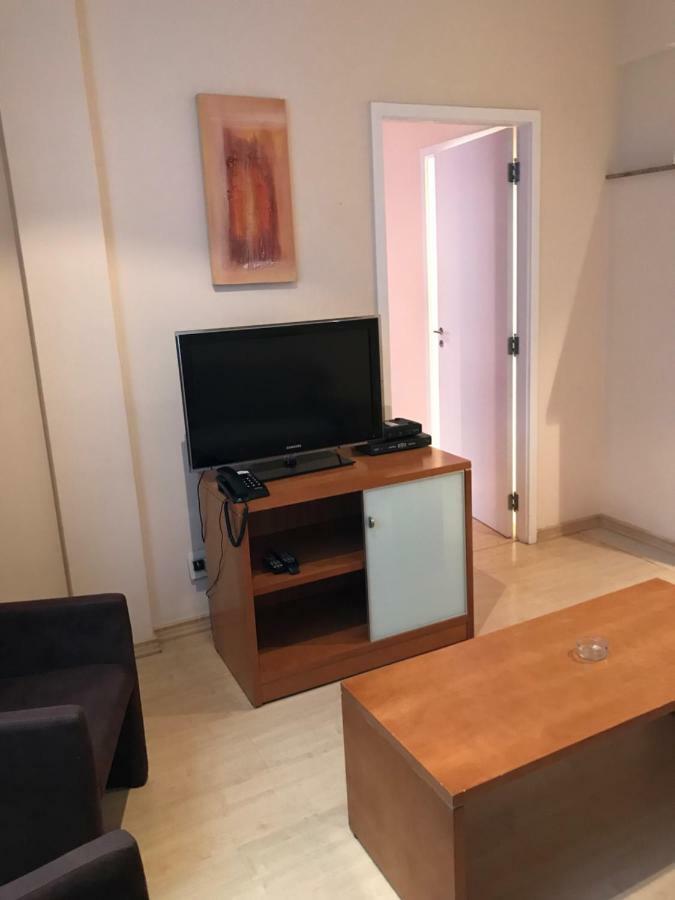 Residencial Com Servicos 45 Metros Decorado Com Sala, Suite E Cozinha Na Quadra Da Praia De Copacabana Rio de Janeiro Exterior foto